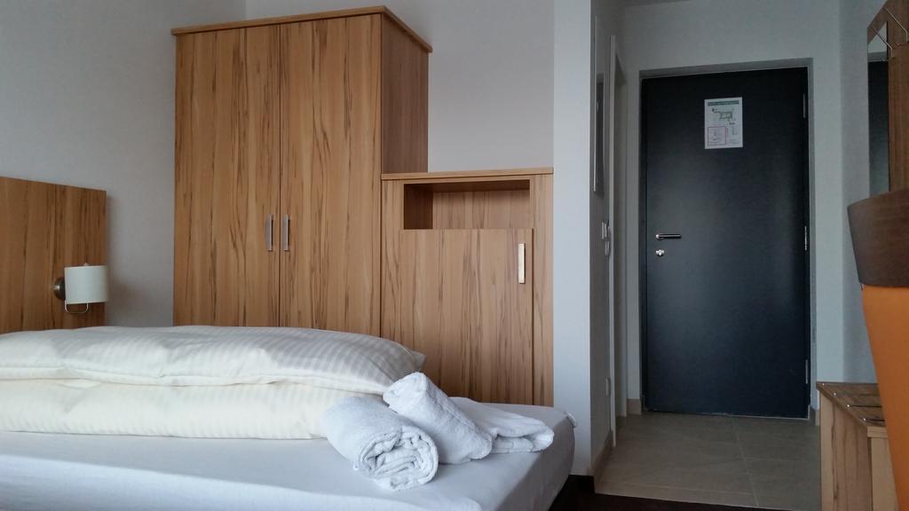 Schaefer Boardinghouse Aparthotel Gröbenzell Buitenkant foto